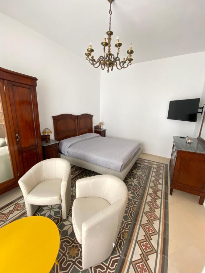 Al Corso Charming Rooms 佩斯基奇 外观 照片